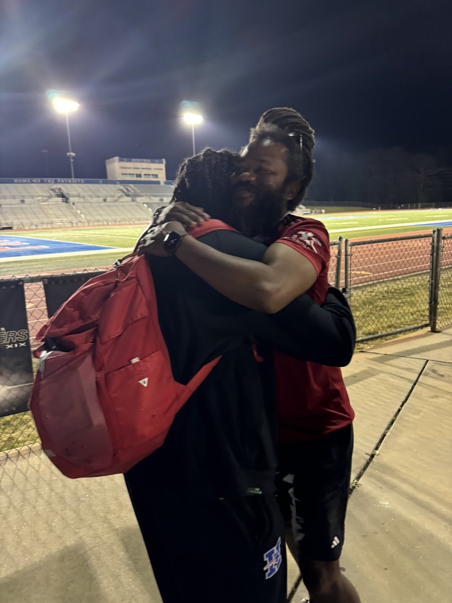 toreedavis08's tweet image. Coach Telmo started coaching me at 5 and coached me for five years

always kind, always cared about us as people

He came out to my last high school game tonight!

HAT 🎩 TRICK

That’s what I do. Striker life. 
⚽ ⚽ ⚽
#Respect #FullCircle #StrikerLife #GoalScorer