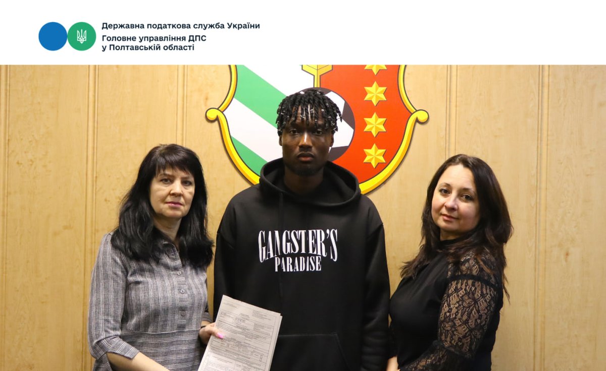 Фахівчині податкової служби надали професійну допомогу нігерійському захиснику Ворскли Принсу Чібуезе в заповненні податкової декларації