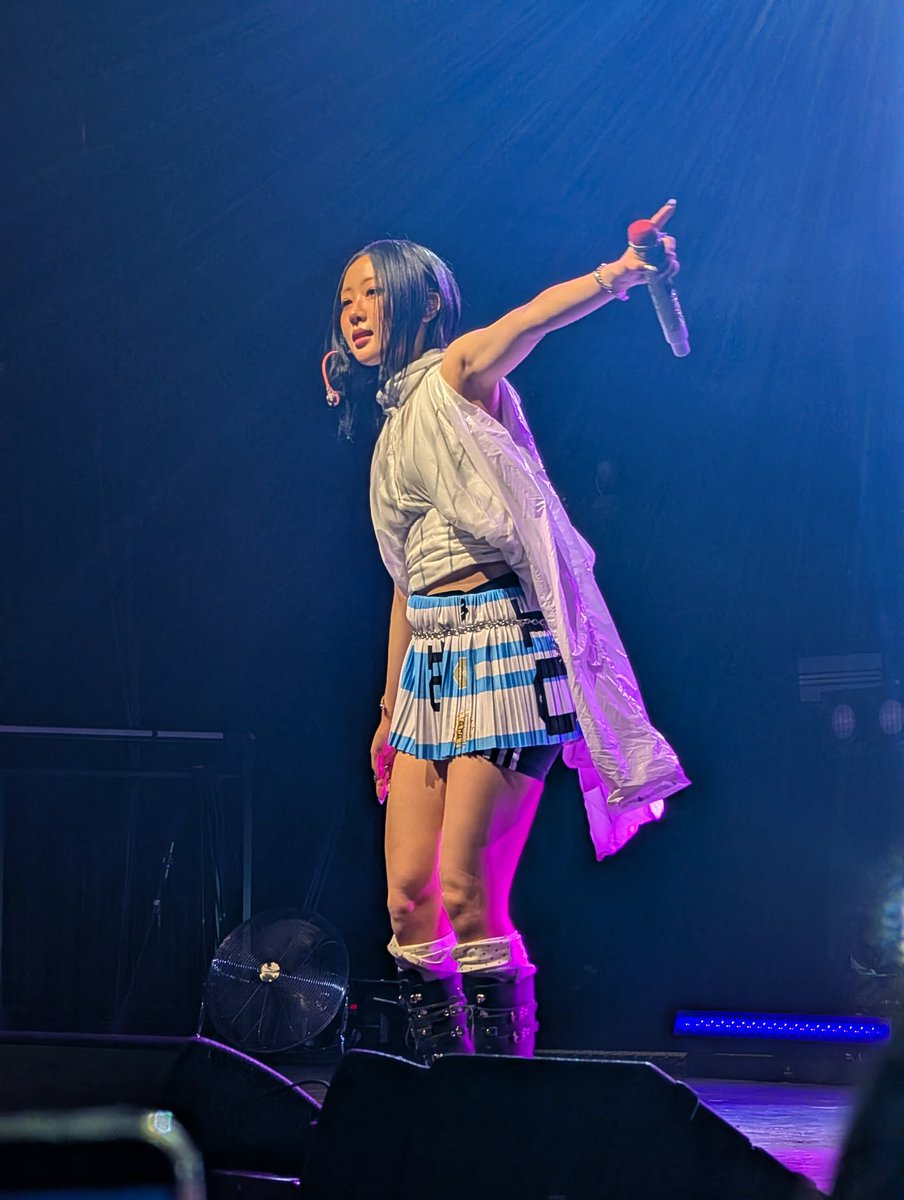 Xiaoyreni's tweet image. 160426 YVES IN MANCHESTER 
#YVES #이브 #SLAY