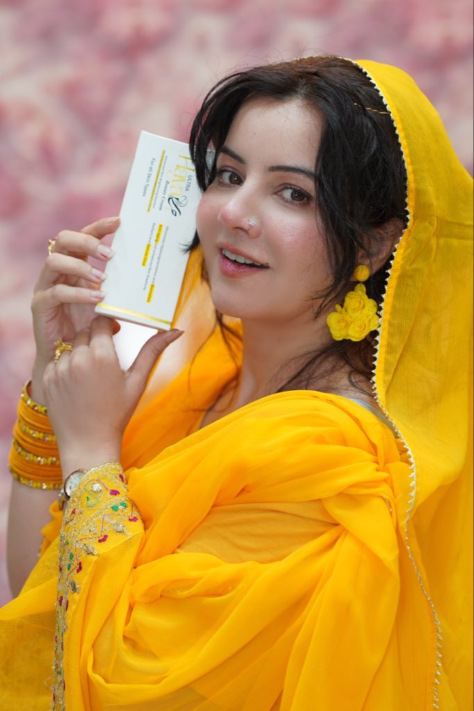 Rabipirzada's tweet image. حیا بائے رابی دے رہا ہے فری ڈلیوری! 
قدرتی طور پر خوبصورت نظر آنا ہر کسی کا حق ہے 
فیک ویب سائٹس سے بچیں 
ہمیشہ hayabyrabi.com سے ہی آرڈر کریں ✔
#HayaByRabi #FreeDelivery #NaturalBeauty #OriginalProducts #SkinCare #BeautyPakistan