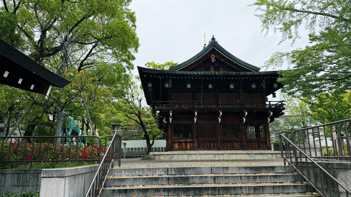 ctkr_410's tweet photo. 4/15石切劔箭神社　春季大祭
宝物館開放だったので余光さん見てきた☺️とても好き❤️
雨だったから自然の色が濃かったよ🌿
次の日の古式弓道神事はとてもいい天気だったみたいでよかった https://t.co/B2M4OMNFDZ