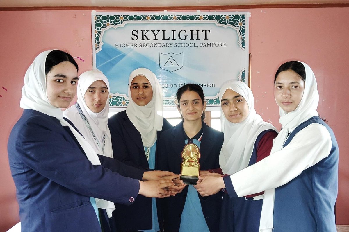 PamporeSkylight's tweet photo. Inter-class Quiz Contest
Winners: Class 10
#QuizTime #skylightpampore #skylightschool #Pampore #kashmirvalley #kashmir #quizcompetition #QuizContest https://t.co/pUsgu9CjLH
