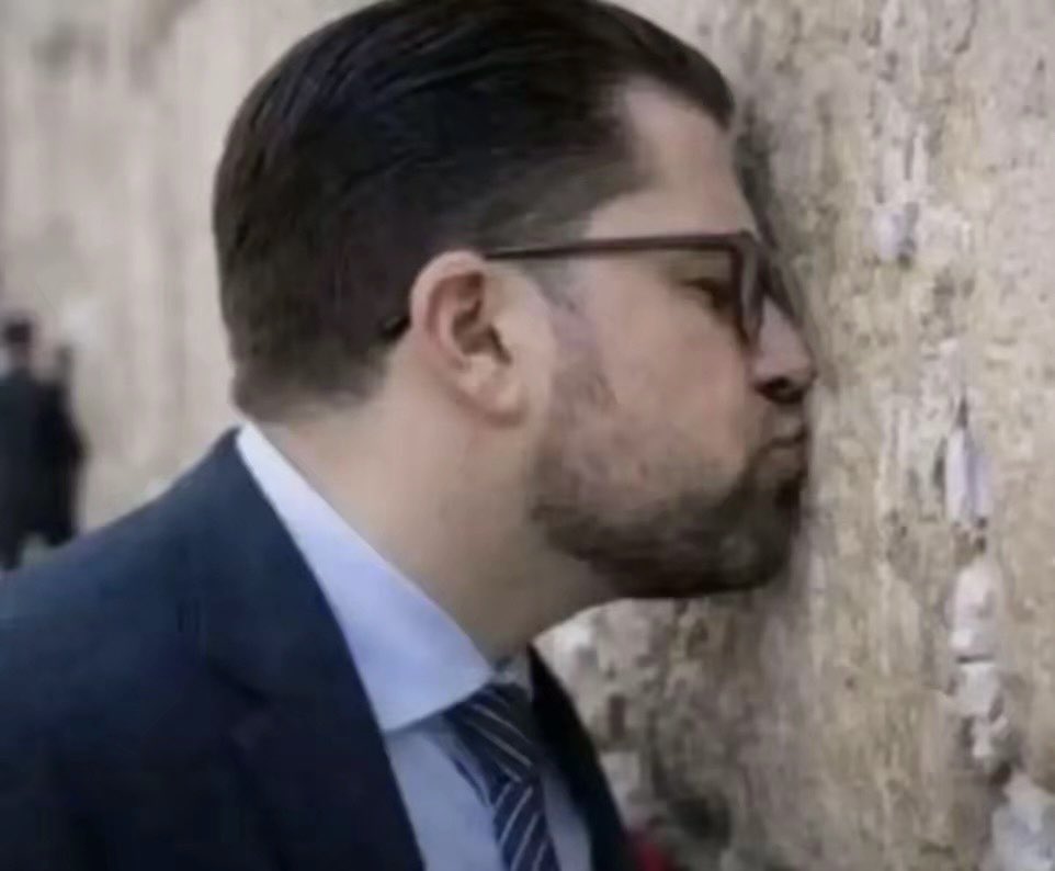 𝔻𝕠𝕟 tweet media