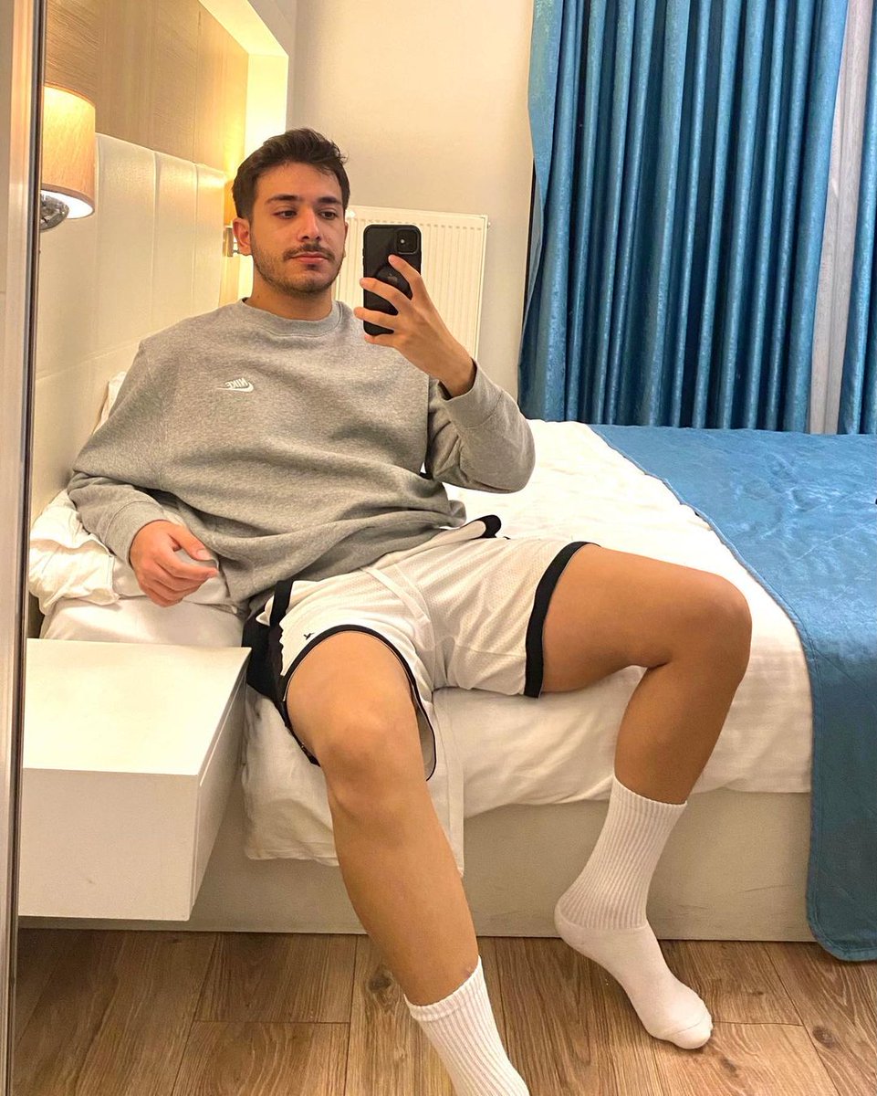 WhiteSockS tweet media