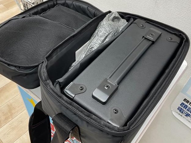 こんにちは大阪本店のKです❤️‍🔥
面白そうなものが入荷したので紹介します‼

ワイヤレスマイク付き拡声器スピーカー
こちら専用のバックも付いているので
持ち運びにも便利です♪

お友達とのちょっとしたイベントなどで
活躍してくれること間違いなし‼