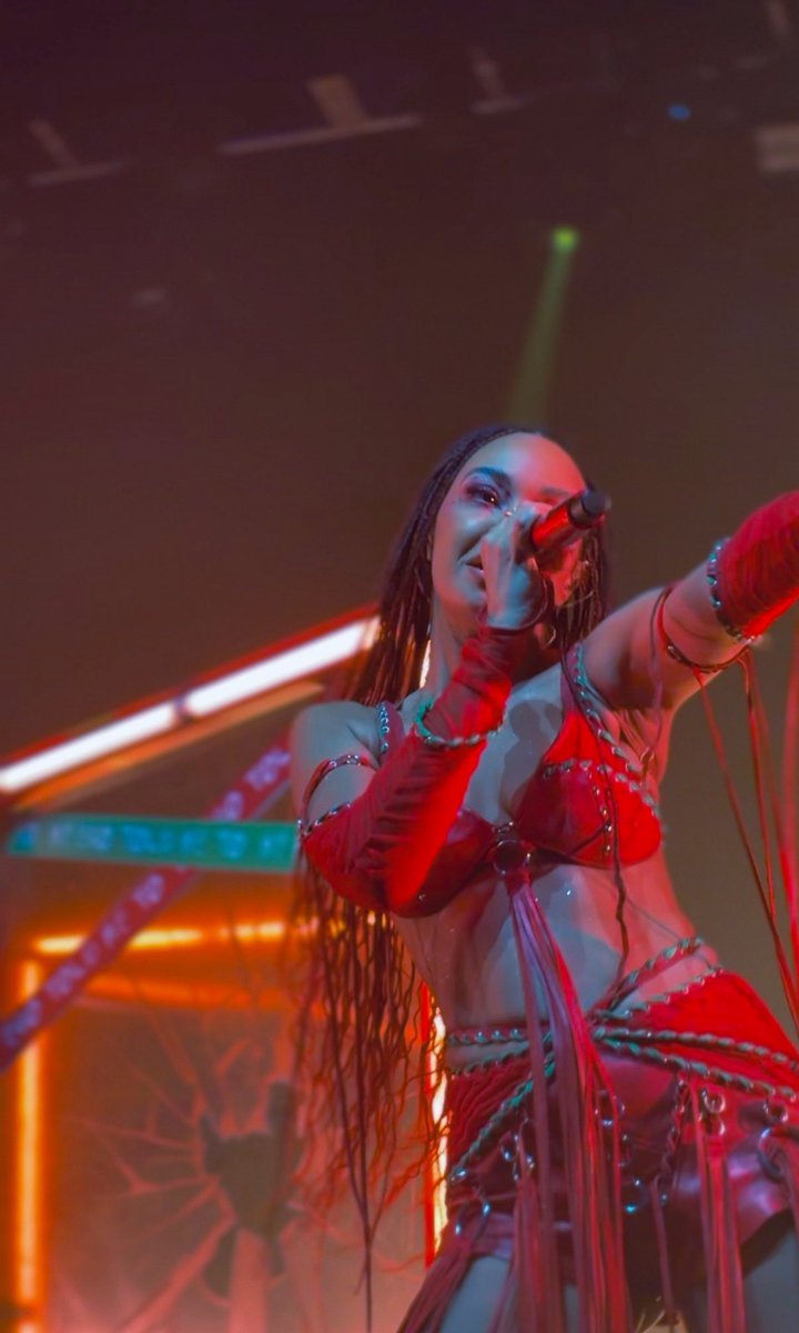 💚❤️ a superstar 

<a href="/LeighAnneMusic/">Leigh-Anne</a>