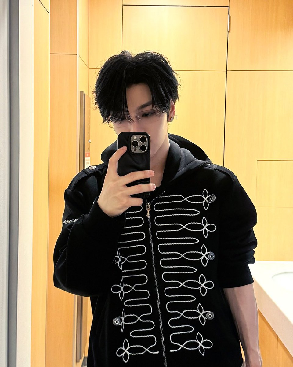 XINLONGGLOBAL's tweet photo. [📸] 260417 | Instagram Update

YOLO 🙃 

(*Song attached: Caviar by JayDon)
🔗  https://t.co/nxzEFernXZ

(4/6)

#XINLONG #씬롱 #鑫隆 #シンロン #ALPHADRIVEONE #ALD1 #알파드라이브원 https://t.co/5qkGhLMxyf