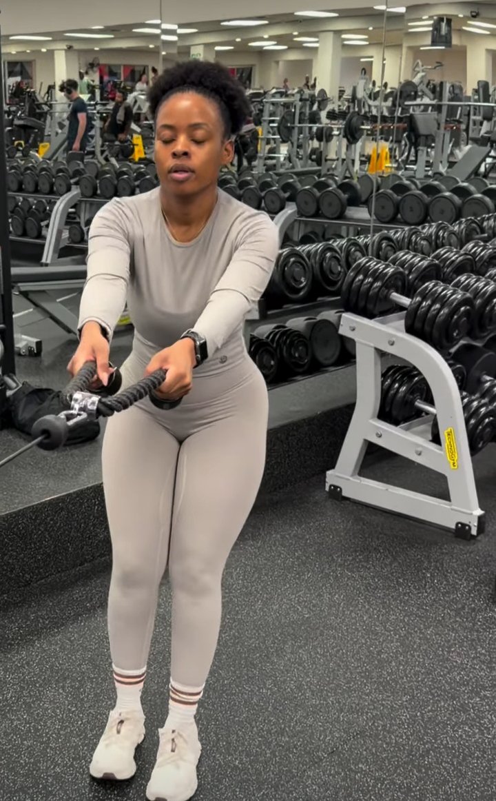 sinovuyomondliwa tweet media