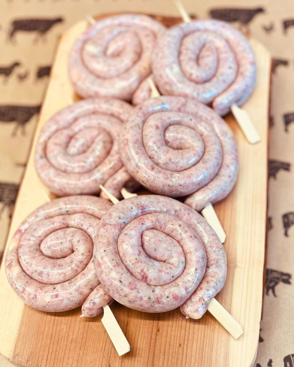 EdwardsofConwy's tweet image. In the counter today, we have Cleggy's NEW  Jalapeno &amp;amp; Cheese Sausage Swirls! 🌶️🧀
Freshly made with our award-winning sausage recipe and a delicate mix of jalapeno &amp;amp; chilli cheese. 

#edwardsofconwy #newproduct #sausages