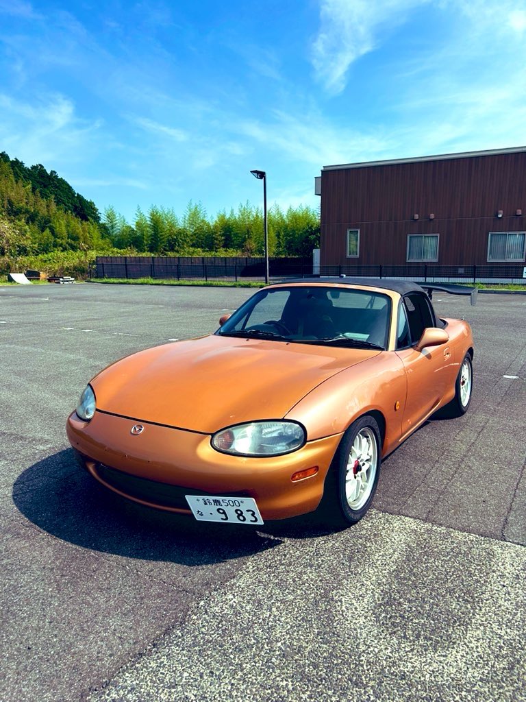 etsubx313's tweet photo. ホンダ党で3台シビック乗ったけど最近はかなりズムズムしてる
2台とも治す箇所よぉけでかなりスキルアップしたと同時に触るほどにMAZDAに惹かれる🤔
家庭を持ったり初骨折初入院したりで歳食うて色々考え方も変わってきた🦴
RX-8は前から乗りたいけど今後乗れる時は来るのだろうか😶‍🌫️😶‍🌫️ https://t.co/BMFNb8UdWe