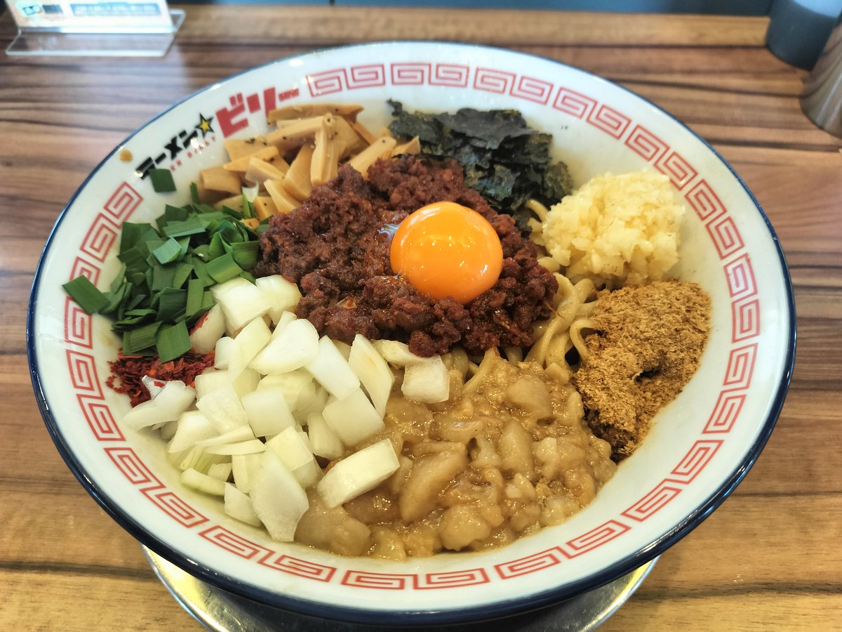 katsushos's tweet photo. ラーメンビリー南仙台店🍜
✨背徳の台湾混ぜそばDX✨
※300g  追い飯無料✨
中々パンチの効いた台湾混ぜそばですね〜ジャンキーで美味しかったが何とか食べきった😉✨後半は、酢を貰ってサッパリさせました（笑）
＃台湾まぜそば　＃ラーメンビリー　＃汁なし https://t.co/rd5aKIzk5l