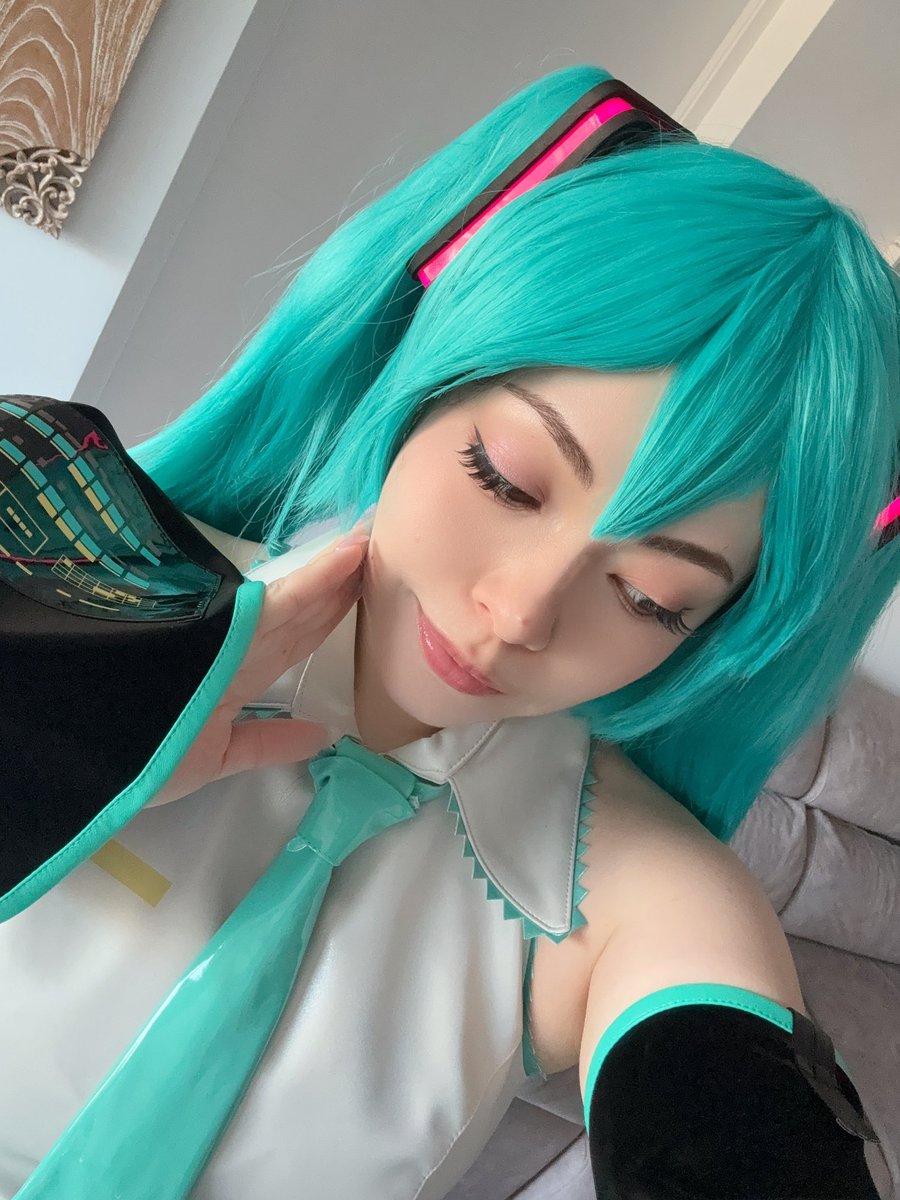 MoodyJes 🐱 DOKOMI 5J33 tweet media