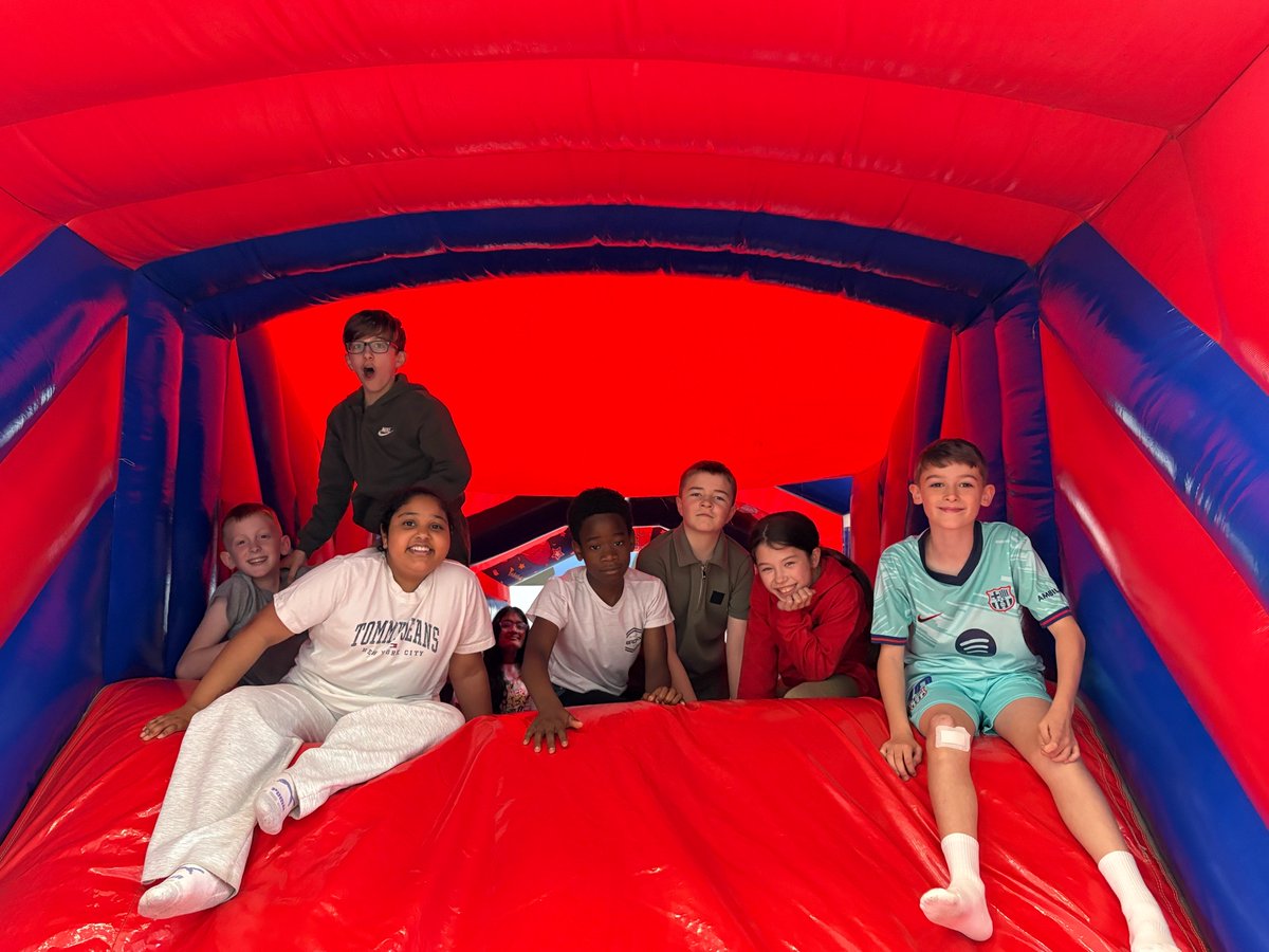 Leechapelsch's tweet image. Silkin Griffin in year 6 are having an awesome time on the inflatables 🤩🤪

#weareleechapelhill #inflatables