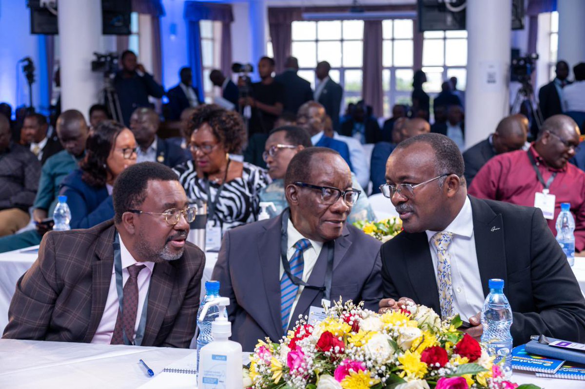 Mutesijanet7's tweet photo. Revenue performance remains stable, with monthly collections averaging about 48.73 billion shillings and overall collection efficiency at approximately 99.5 percent, reflecting strengthened financial discipline and customer compliance.
#NWSCWorks
#OpenGovug https://t.co/0EwqoNL4sW