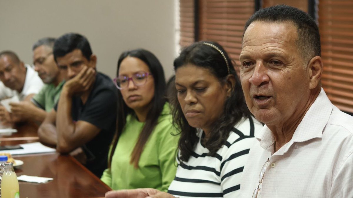 Defensora del Pueblo escuchó demandas de la Coalición Sindical de trabajadores, estudiantes y familiares de detenidos 

Para ampliar la información visita nuestra pagina Web ➡

defensoria.gob.ve/?p=18729