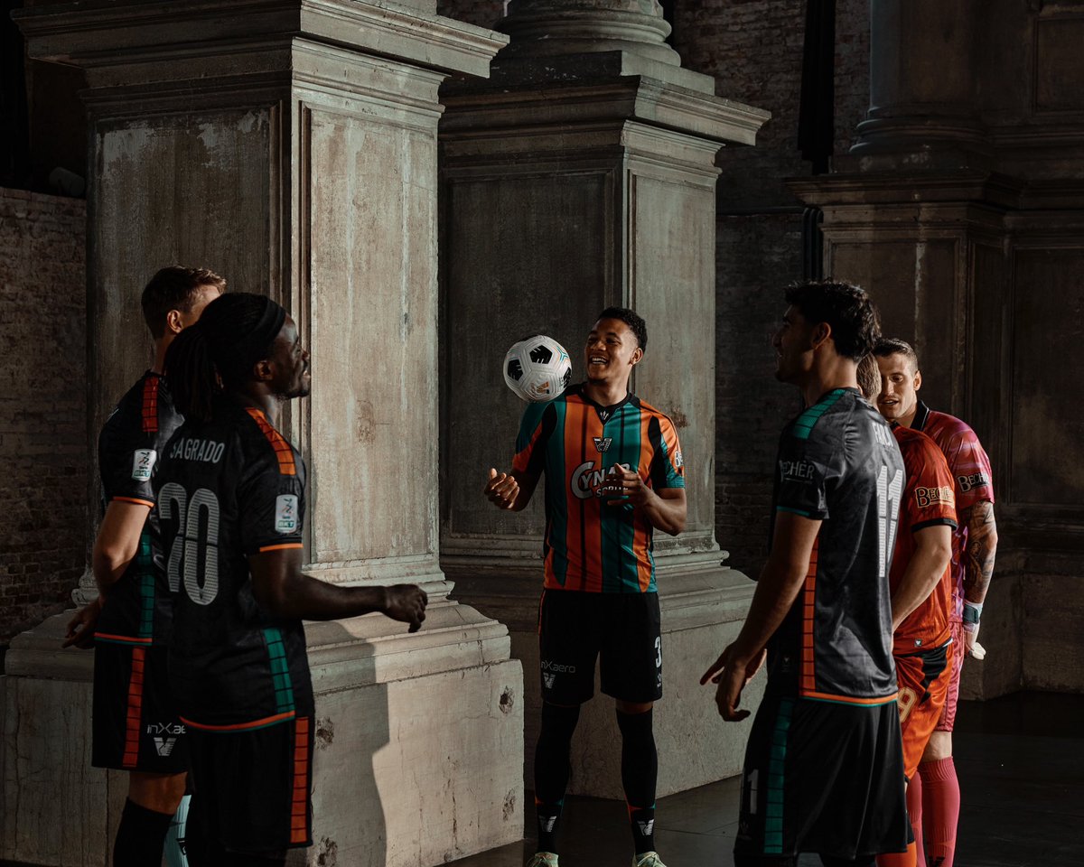 VeneziaFC_IT's tweet photo. Framed in history.

Fino al 30% di sconto su una selezione di maglie gara. 

 https://t.co/mhDQRL9vBU https://t.co/Uft4eBUTF7