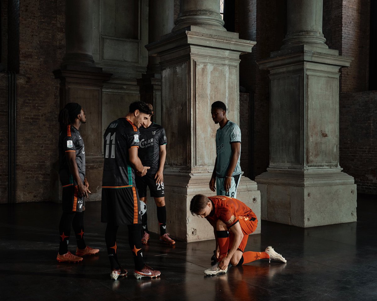 VeneziaFC_IT's tweet photo. Framed in history.

Fino al 30% di sconto su una selezione di maglie gara. 

 https://t.co/mhDQRL9vBU https://t.co/Uft4eBUTF7
