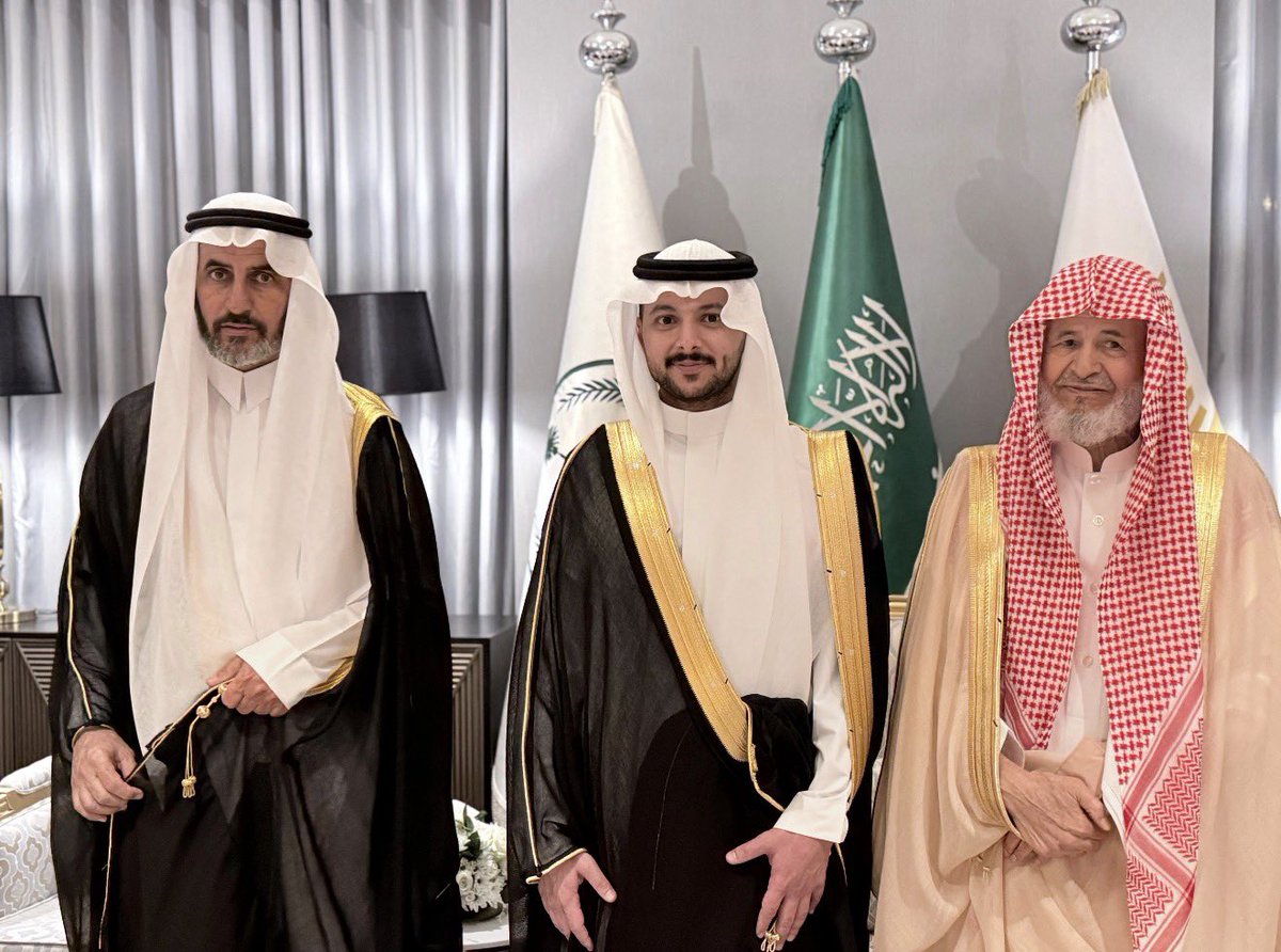 Madoodam1's tweet photo. في ليلة عرس بهيج ..ماطر بالتهاني والتبريكات ومفعم بالمشاعر الفياضة فكان أيما احتفال يذكر؛للشيخ الأستاذ الدكتور عبدالله إبراهيم الطريقي بزواج ابنه (حكيم) على كريمة الشيخ راشد ردن البداح في قاعة اليمامة بالرياض وسط محفل شرفه عدد من أصحاب السمو الأمراء والوجهاء وكبار المشايخ ومحبيه. https://t.co/9NM8YkuFKs