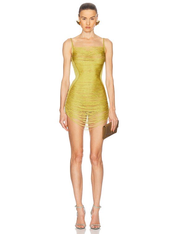 like, duh? the dress is hot as fuck and suits Sakura perfectly so why the hell does she need to wear a jacket to cover it? especially when it makes her completely disappear in most scenes