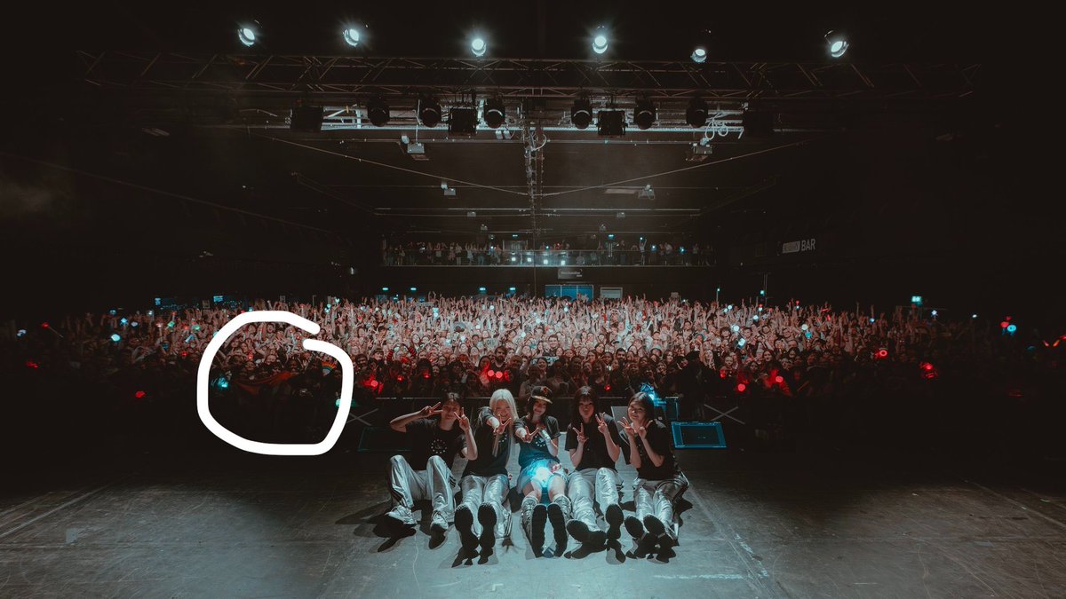 bri 💣 tweet media