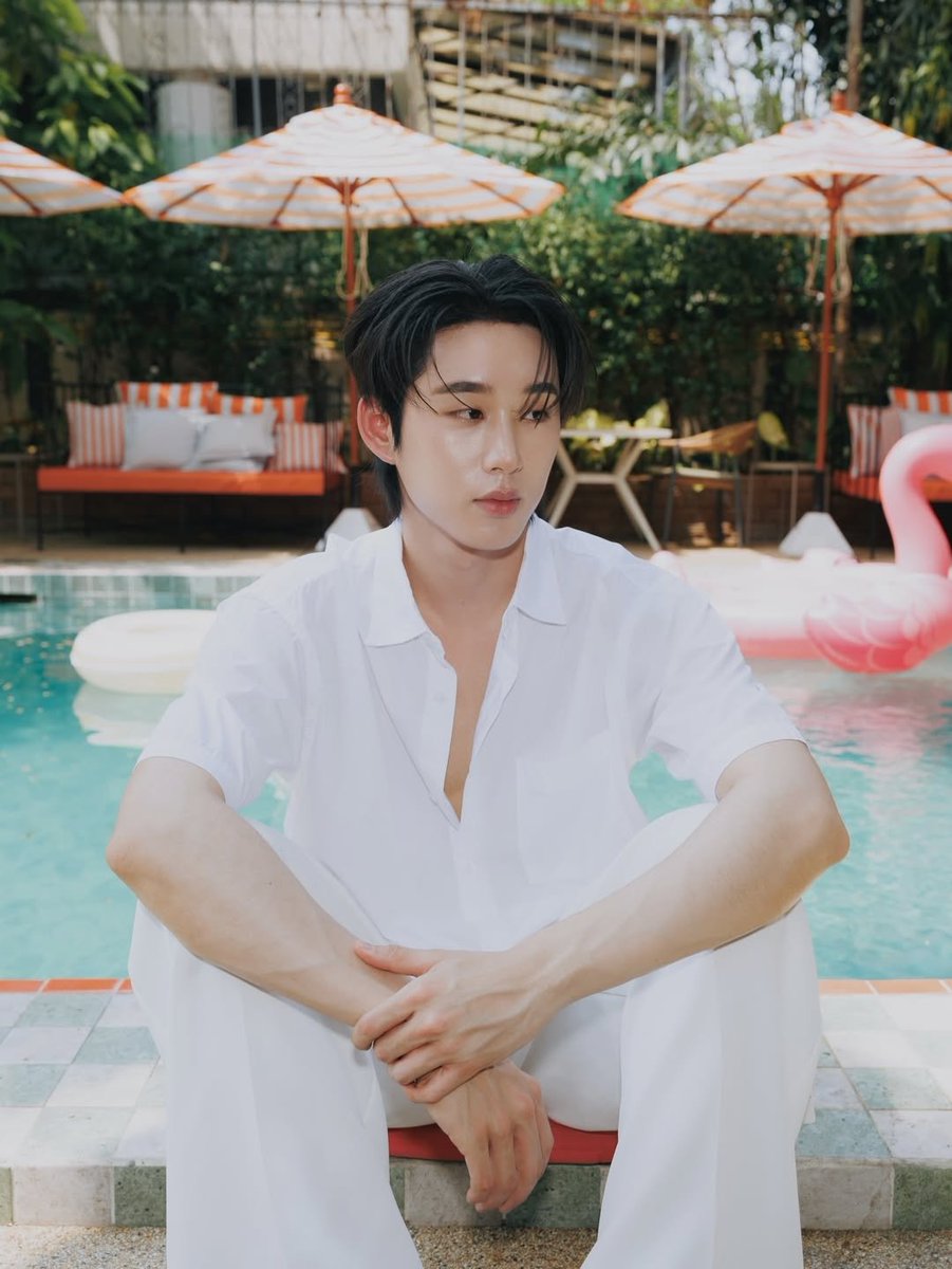 EstSuphaPH's tweet photo. 170426 IG Update @EstRvp
📸 est_rvp: I think I’m a little obsessed with this scent… 🍊
you’ll understand when you’re closer.
Discover your summer escape with Tom Ford’s Taormina Orange at King Power Duty Free.
#TOMFORDBEAUTY #TFTAORMINAORANGE #TFSOLEIL @.kingpowerofficial
#est_rvp #EstSuphaPH
~🐿
