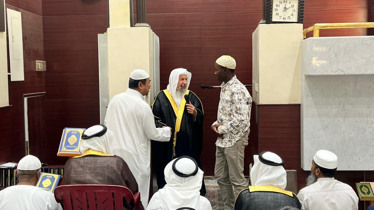 ahsaic's tweet photo. رِحلةُ عمل.. انتهت بـ "نُورِ الهداية" 🇰🇪✨

جاء للمملكة بحثاً عن الرزق ، فلم يعلم أن الله سيسوق له أعظم الأرزاق (الإسلام)

بفضل الله ، أعلن أخونا "عبدالله" (من جمهورية كينيا) إسلامه اليوم بعد صلاة الجمعة

نسأل الله له الثبات ، وأن يبارك في إسلامه🤲 . 

#الأحساء 
#جمعية_الدعوة_بالأحساء 
#إشهار_أسلام
 #قصص_هداية
 #يوم_الجمعة 
#ساعه_استجابة
