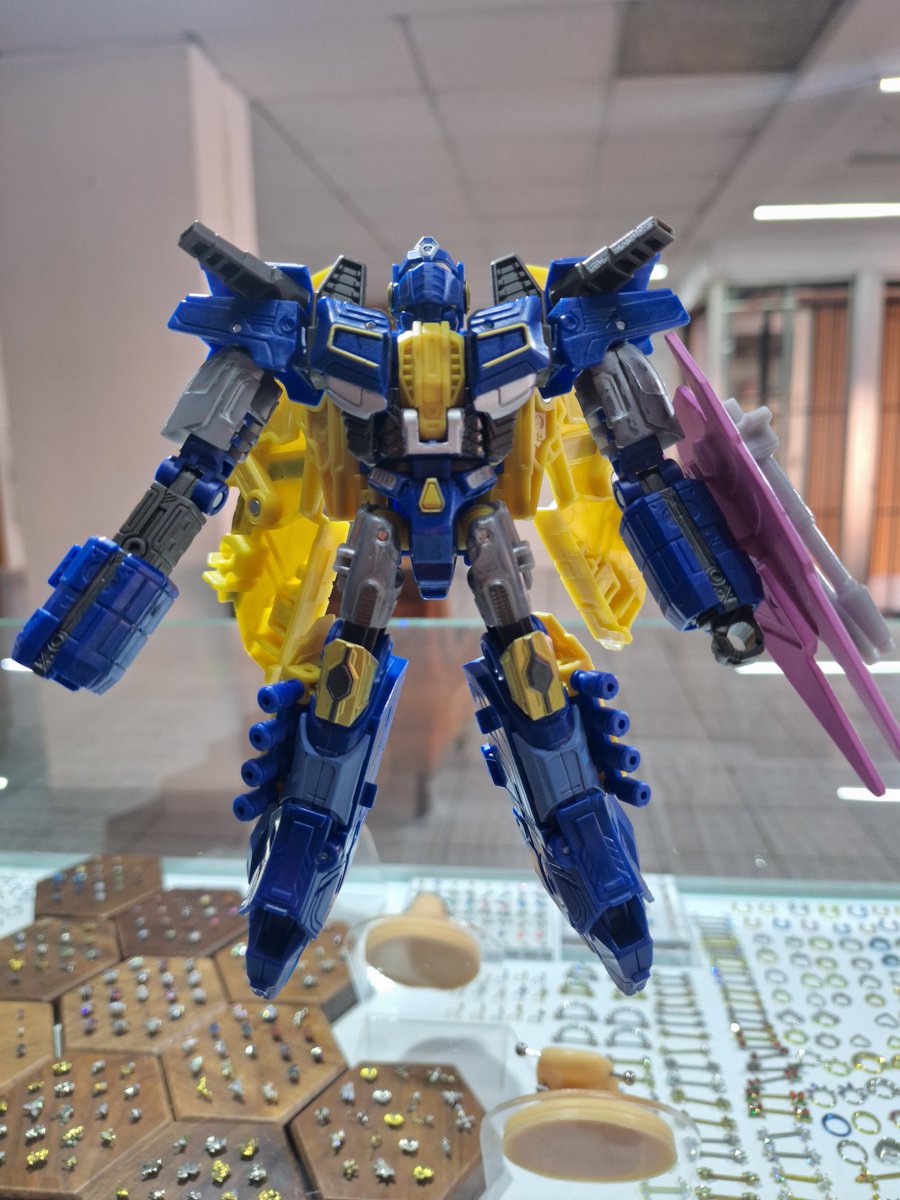 PinturilloLoco's tweet image. Sentinel Prime

#transformers #TransformersOne #transformersstudioseries #transformerstoys #TransformersCollector