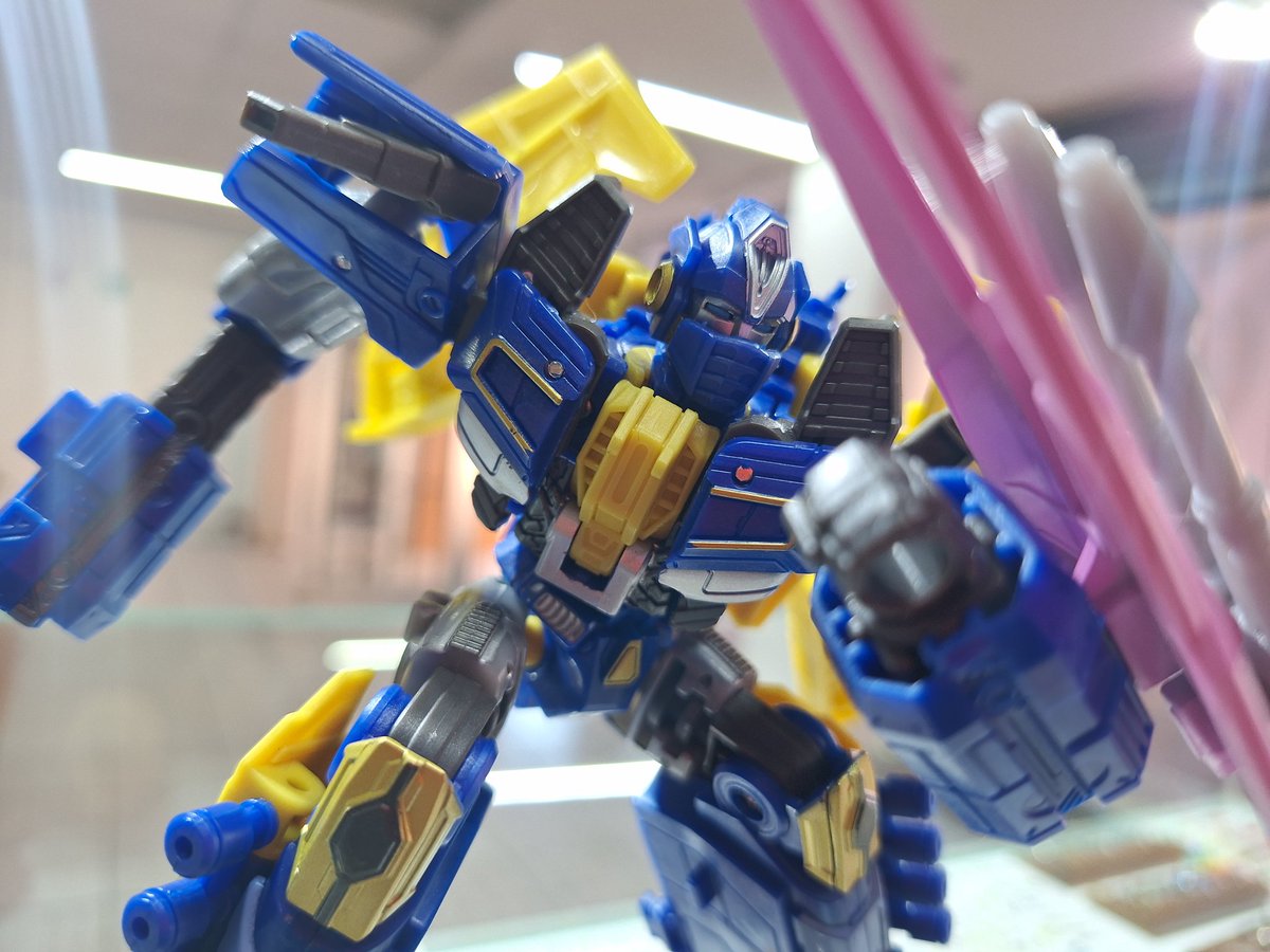 PinturilloLoco's tweet image. Sentinel Prime

#transformers #TransformersOne #transformersstudioseries #transformerstoys #TransformersCollector