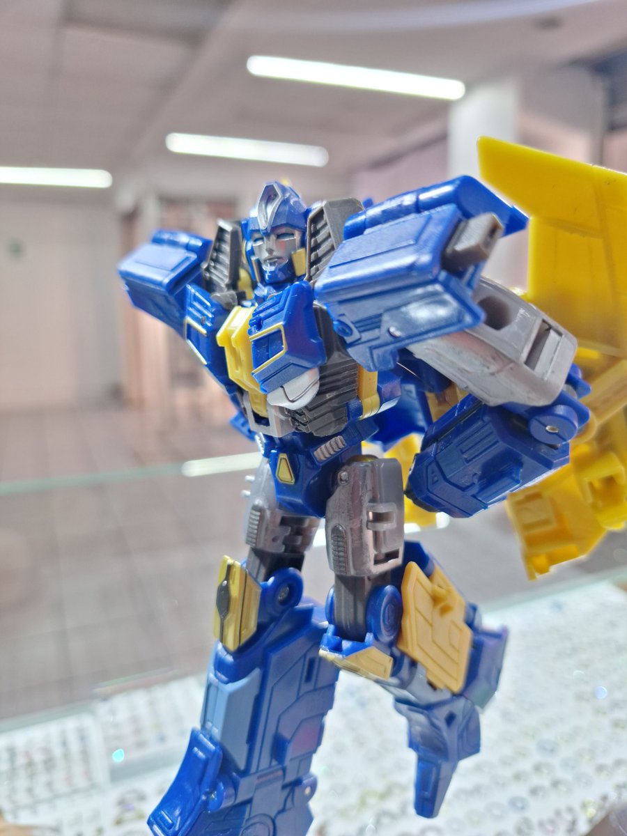 PinturilloLoco's tweet image. Sentinel Prime

#transformers #TransformersOne #transformersstudioseries #transformerstoys #TransformersCollector