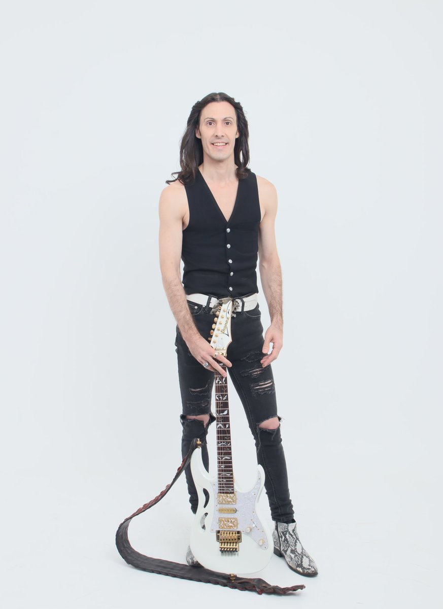 JakeSavich's tweet image. Photo shoot with my #pia …lol 

Sending love to YOU from me &amp;amp; the guitar 🥰