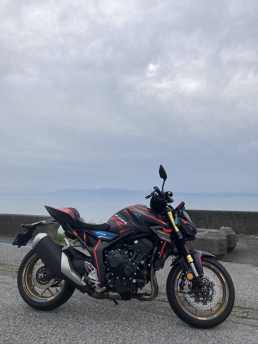 kuwaeclipse's tweet photo. ２０２６年４月１７日【金】

　琵琶湖

#HONDA
#CB1000ホーネット
#Kawasaki
#Z900 https://t.co/N00qXC4VLe