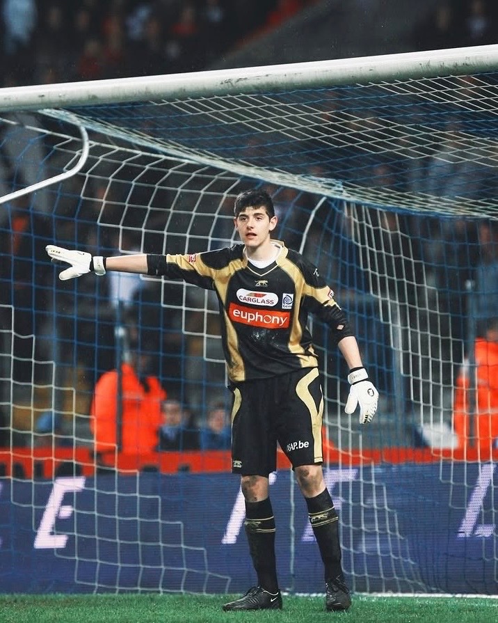 On this day in 2009, 16 year old Thibaut Courtois made his professional debut for KRC Genk. 🐐