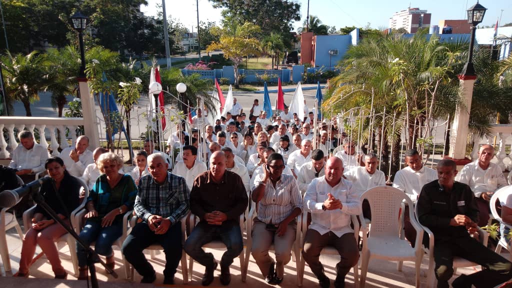 Muchas felicidades a la Empresa de Seguridad y Protección y la UEB Servicios Técnicos y Capacitación por merecer la distinción de Vanguardia Nacional, un reconocimiento a su disciplina y entrega. 
#SanctiSpíritusEnMarcha
#GirónVictorioso
#1Mayo 
<a href="/DeivyPrezMartn1/">Deivy Pérez Martín</a> 🇨🇺