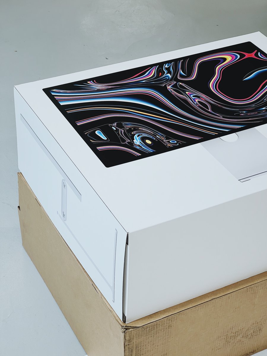 ronronron911's tweet photo. 准备换新款，出一台自用 Apple Studio Display 27 英寸 5K - 纳米纹理玻璃面板 + 可调倾斜度及高度的支架。 2024 年 4 月购于日本官网，箱说齐全，正常使用，无任何磕碰与划痕，屏幕显示正常。有意购买价格请小窗。（坐标東京，需自提，猫不出）#StudioDisplay https://t.co/UB5oWF7xBm