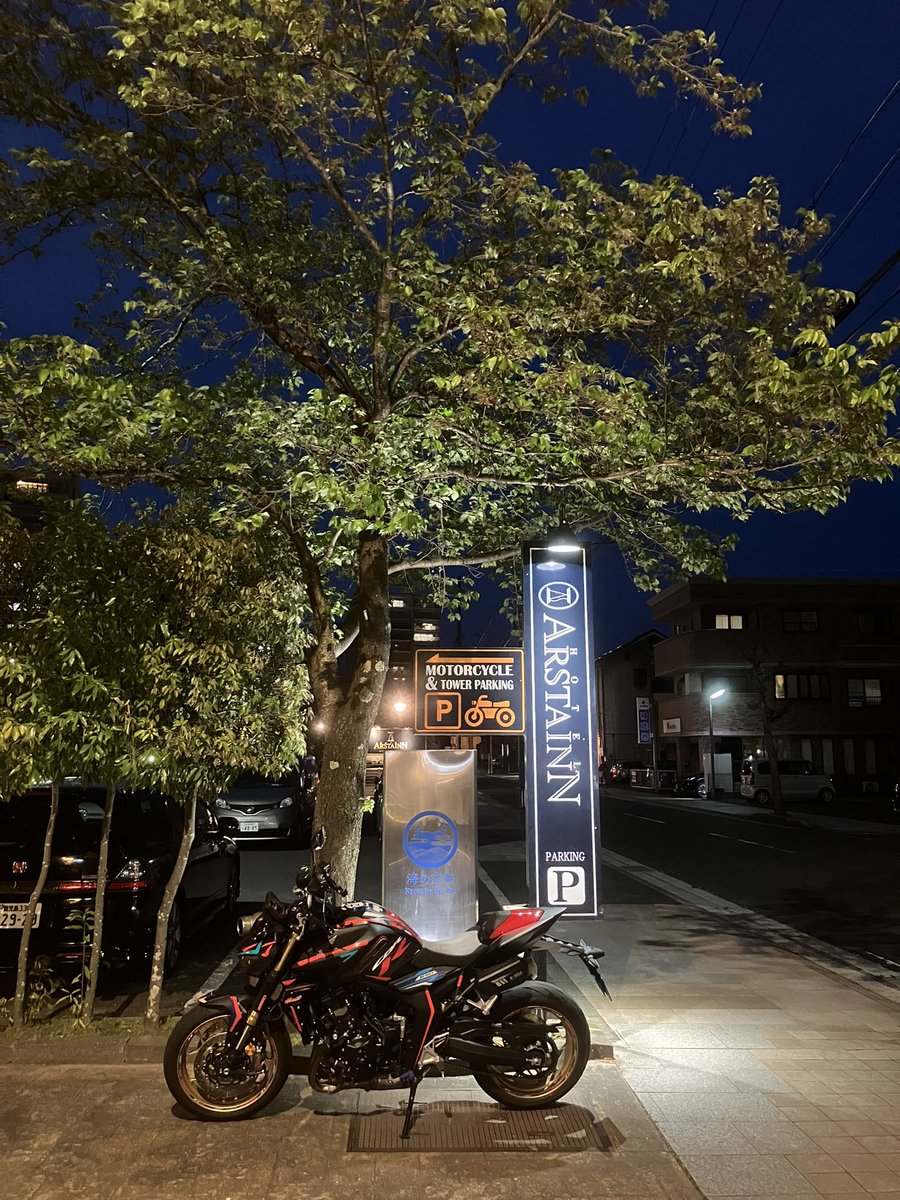 kuwaeclipse's tweet photo. ２０２６年４月１７日【金】

　ホテルアルスタイン

#HONDA
#CB1000ホーネット
#Kawasaki
#Z900 https://t.co/qGpG8TKw36