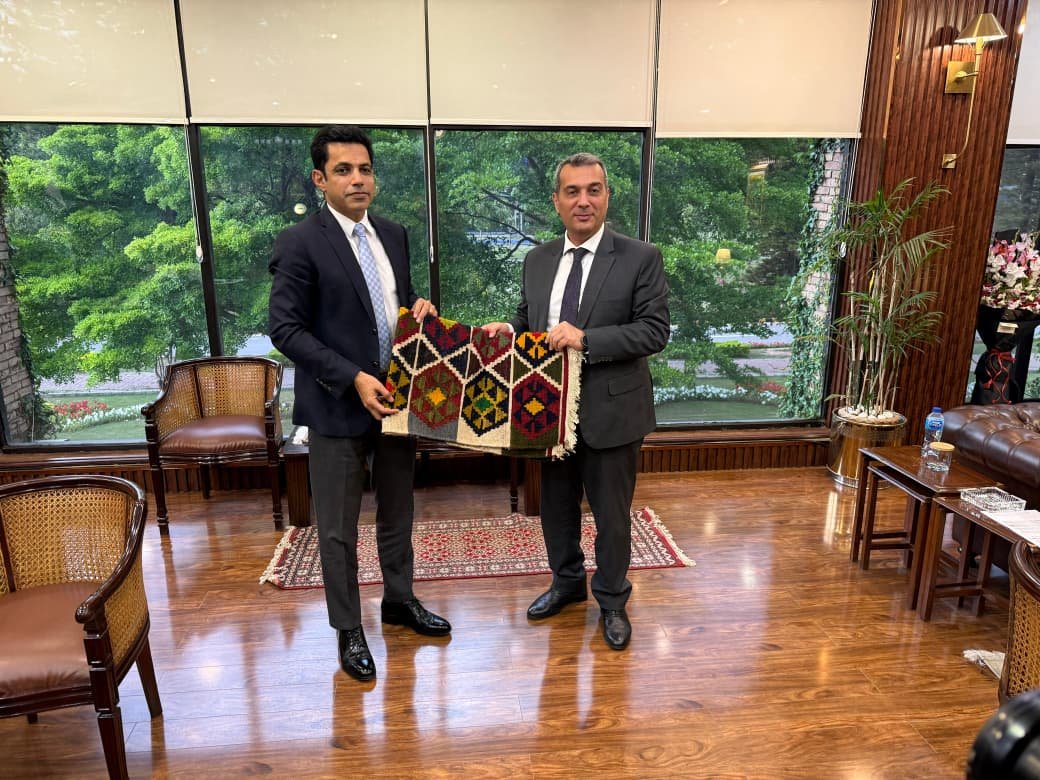 Had a productive meeting with Sohail Ashraf, Chairman of the Capital Development Authority (CDA) Islamabad. We exchanged views on urban planning, with a focus on architecture and the continued beautification of Islamabad, as well as upcoming WUF13 to be held in Baku.