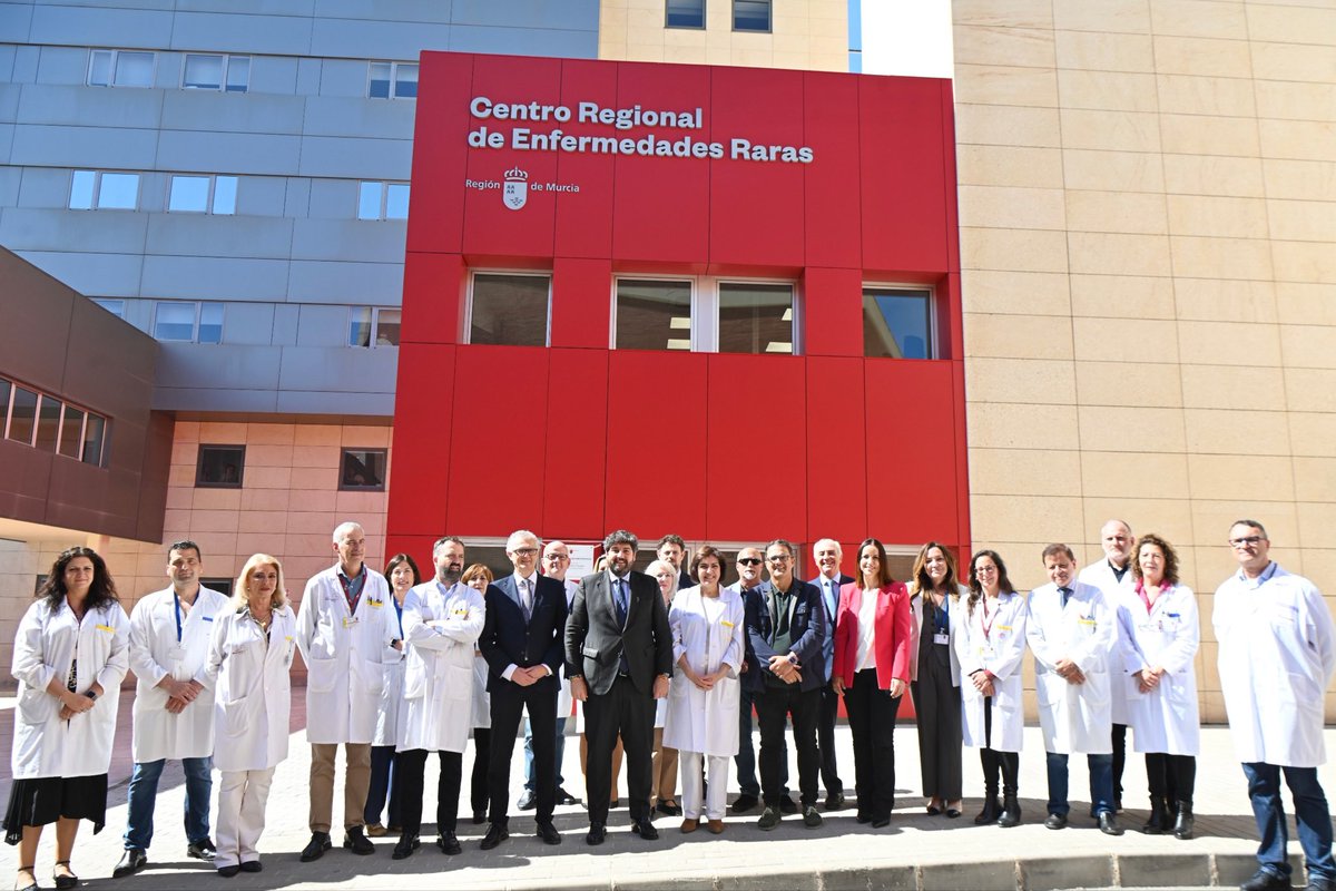 Hoy es un día importante para la #RegióndeMurcia. 

Inauguramos el Centro Regional de Enfermedades Raras en el Hospital Virgen de la Arrixaca, que realizará el seguimiento de 86.000 pacientes. 

Un centro que nos pone a la vanguardia y que permitirá avanzar en la detección
