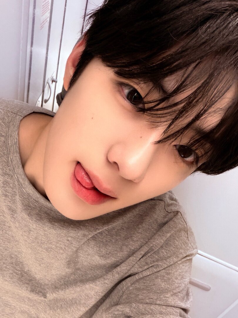 selfolssi ♤ tweet media