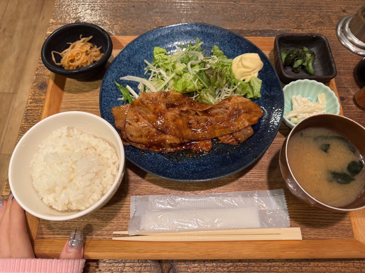 みーとみ tweet media