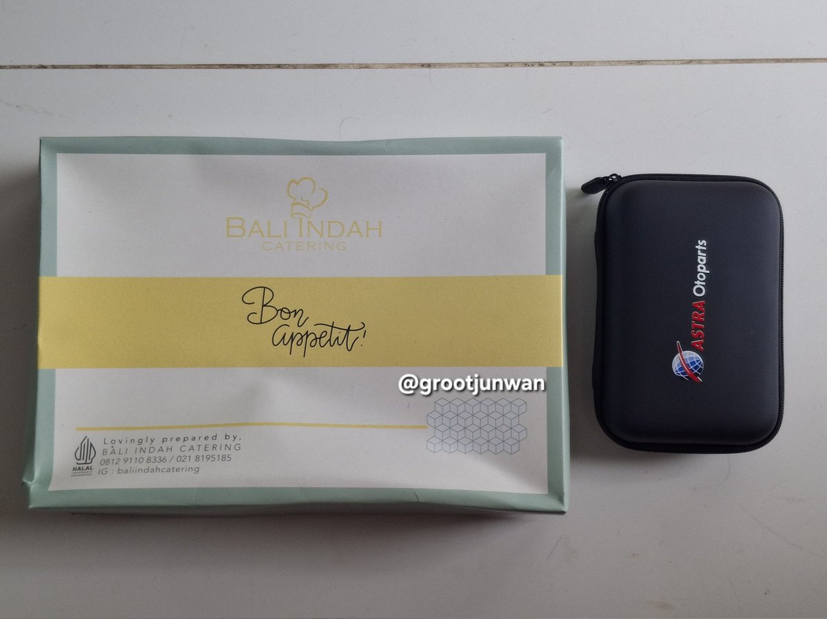 grootjunwan's tweet photo. Pengalaman RUPS AUTO 
17 April 2026
Acara jam 10.00-11.00 WIB

Panitia cukup oke, dr pagi sudah standby, jd lancar.
Sepertinya banyak yg cuma ambil souvenir, jd pas rapat ruangan cuma terisi sekitar 1/3

Souvenir:
- Lab Pen 3 in 1: gula darah, kolesterol, asam urat
- Nasi kotak https://t.co/Ik37jyJ4ZN