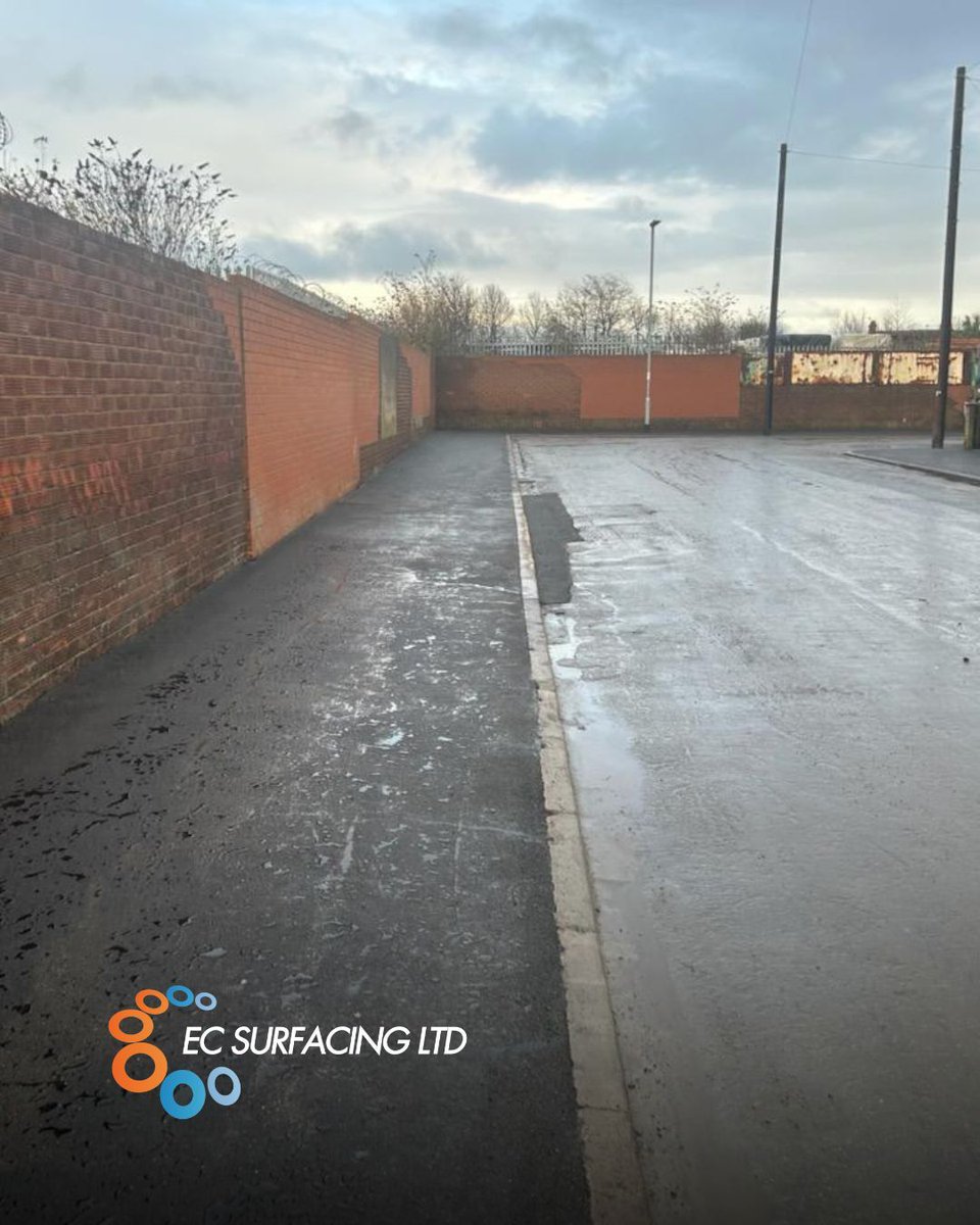 ECSurfacingLTD's tweet photo. Delivering outstanding quality, competitive pricing and excellent customer service - that’s what we bring to every job 🚧✔️

#ecsurfacing https://t.co/Ff4f3cCLyW