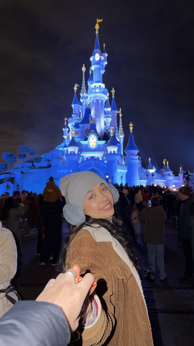 zarithssofea's tweet photo. Rindu honeymoon gi disneyland 😋🥺 https://t.co/9QAowuoa39