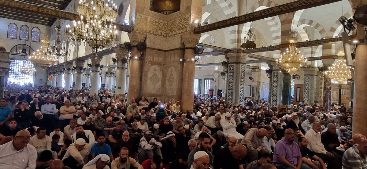 nowgnna's tweet photo. 75 ألف مصلٍ أدوا صلاة الجمعة في رحاب المسجد الأقصى المبارك https://t.co/bWbttxZvAP