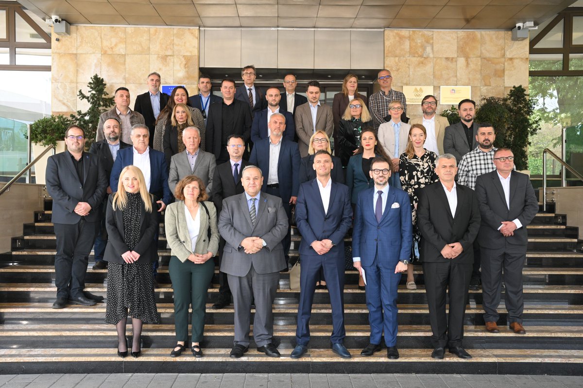 ArmenGrigoryan8's tweet image. Grateful to the Govt of Italy @ItalyinMKD &amp;amp; @aics_it for supporting a timely #DRR initiative with 🇦🇱🇲🇰🇷🇸
By partnering with @UNDRR and @VladaMK CMC in 🇲🇰 @UNDPMK is bridging resilience gap &amp;amp; moving from response to prevention. Disasters are borderless, our solutions must be too.