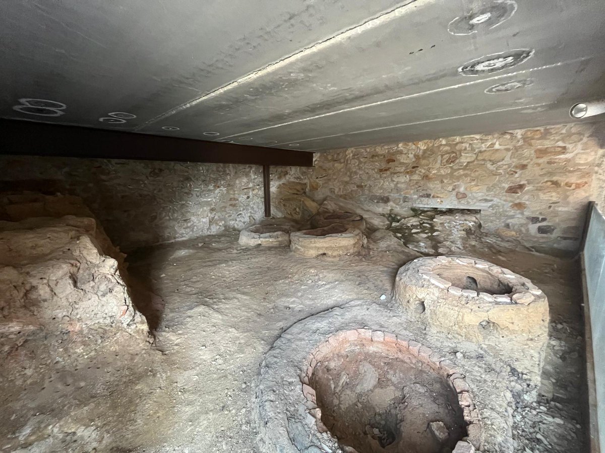 SierraNortecom's tweet image. ¿Sabes que encontraron joyas ocultas en la restauración de la iglesia de Prádena?😮 SierraNorte.com/iglesia-praden…

Ahora es posible verlas😍

#iglesia #religion #joyas #arquitectura #pueblo #patrimonio #escapadas #madrid #rural #sierrademadrid #SierraNorteMadrid #SierraNorteDeMadrid