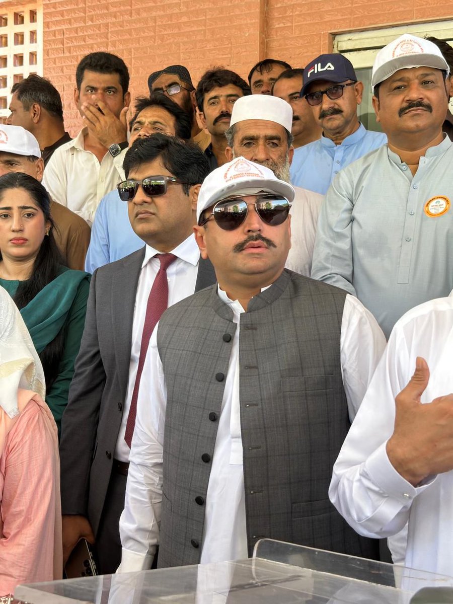 SajidaBalo64371's tweet image. A beautiful example of promoting education in Hyderabad 
Mayor @KashifShoroPPP joined the Parhega Sindh Barhega Sindh awareness rally
The message is clear
Every child should be in school 
Every future should be bright 
@BBhuttoZardari
@jamkhanshoro
#EducationForAll #Hyderabad