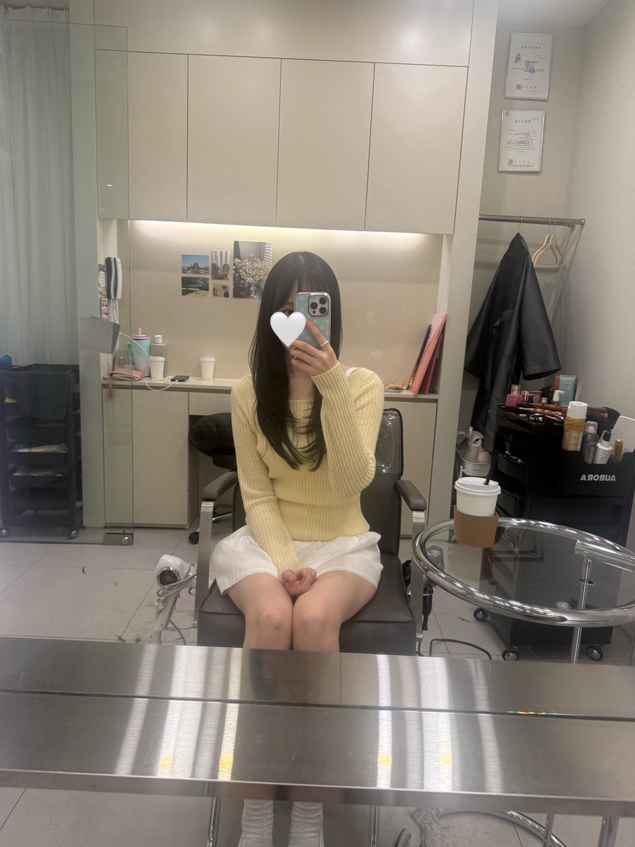 ∩ ∩ tweet media