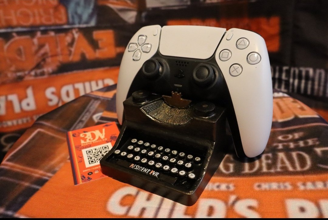 DarthVinci3D's tweet photo. Hemos hecho algo para los amantes de los videojuegos survival horror!
Este soporte se convierte en vuestra zona segura para guardar la partida!
#HandMade #Ps5 #xbox #controller #residentEvil https://t.co/hBZY1hkhP1