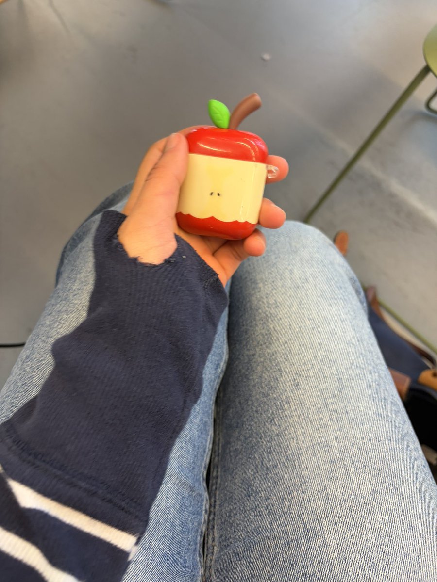 lacey 🍎 tweet media