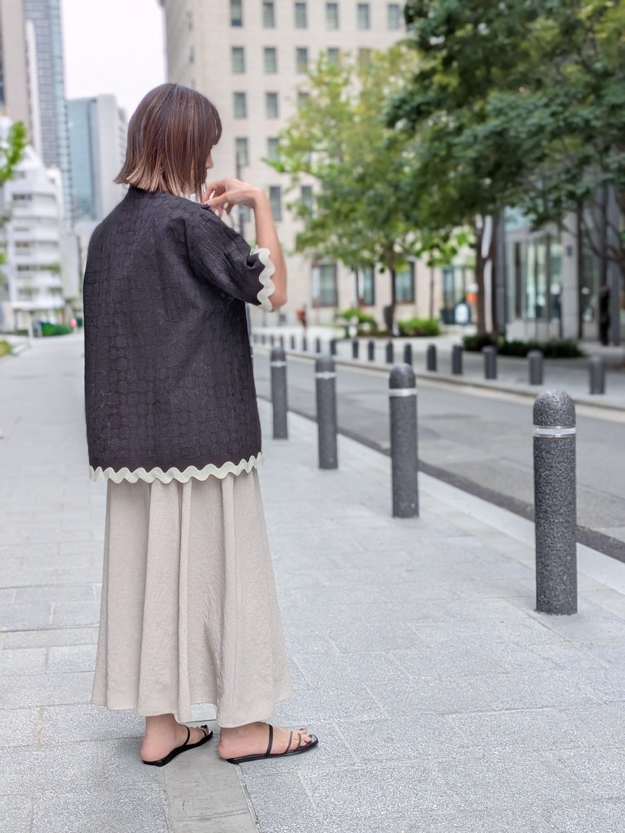 toraya111dep's tweet image. 程よく透けるジャガードでドライタッチなドット柄シャツ☆⁡
⁡波打ちしたような織りで配色がアクセントになり珍しい1枚🎶⁡
⁡#thomasmagpie
⁡ #blouse⁡
⁡￥⁡24200(tax in)⁡
⁡color：white / black
⁡ #ブラウスコーデ #シャツ #大人カジュアル #toraya111dep
instagram.com/p/DXOjlA6GozD/…